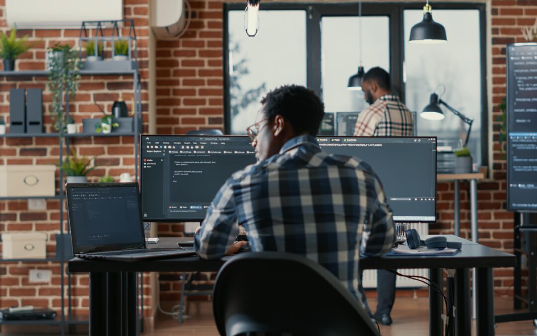 Cómo el software ERP ayuda a tu empresa a cumplir con las regulaciones laborales